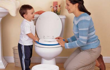 Cách vệ sinh tẩy rửa diệt khuẩn bồn cầu nhà vệ sinh cho bé